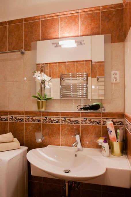Rhythm And Style In Prague City Center Andel Apartamento Exterior foto