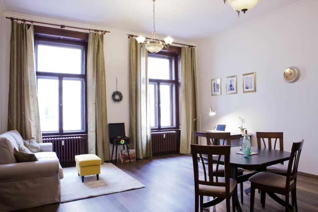 Rhythm And Style In Prague City Center Andel Apartamento Exterior foto
